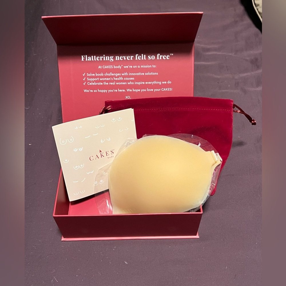 CAKES Sticky Cleavage Bra in Honey